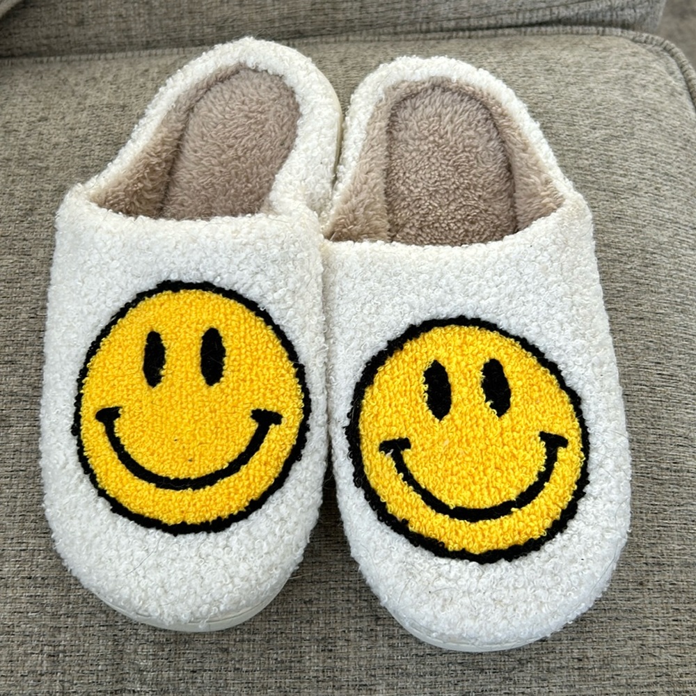 Happy face women’s slippers